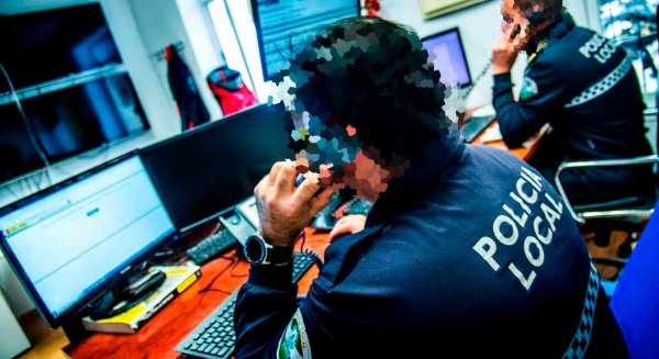 La policía local intercepta varias botellas con ‘gas de la risa’ que se vendían en un establecimiento de Torremolinos