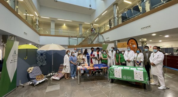 Profesionales, pacientes y asociaciones se suman en el  Hospital Clínico a la campaña de prevención del cáncer de piel 