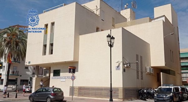 La Policía Nacional detiene a un joven por una agresión a una mujer transexual en Fuengirola