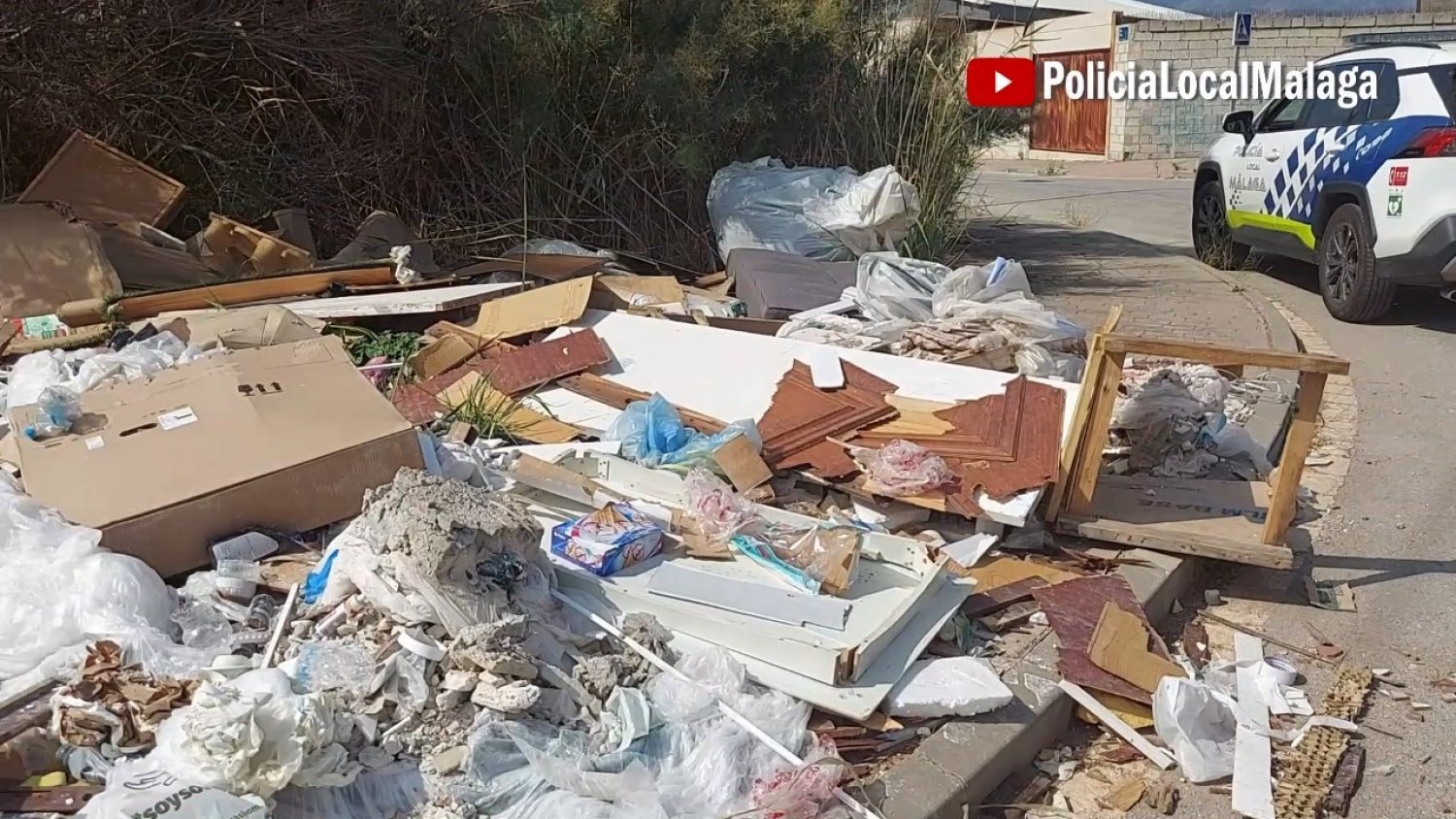 La Policía Local investiga varios vertidos ilegales identificado y denunciado a cuatro empresas responsables