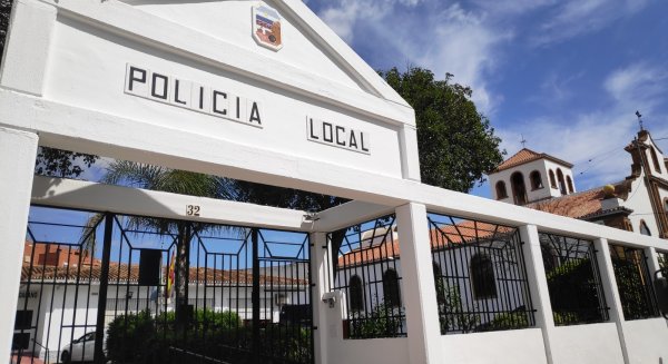 La Policía Local de Torremolinos detiene a un hombre tras causar un corte en el cuello a otro con una navaja