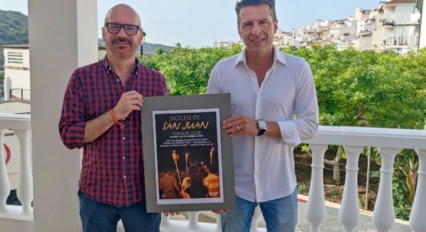 Antorchas y roscas para celebrar en Torrox su original Noche de San Juan