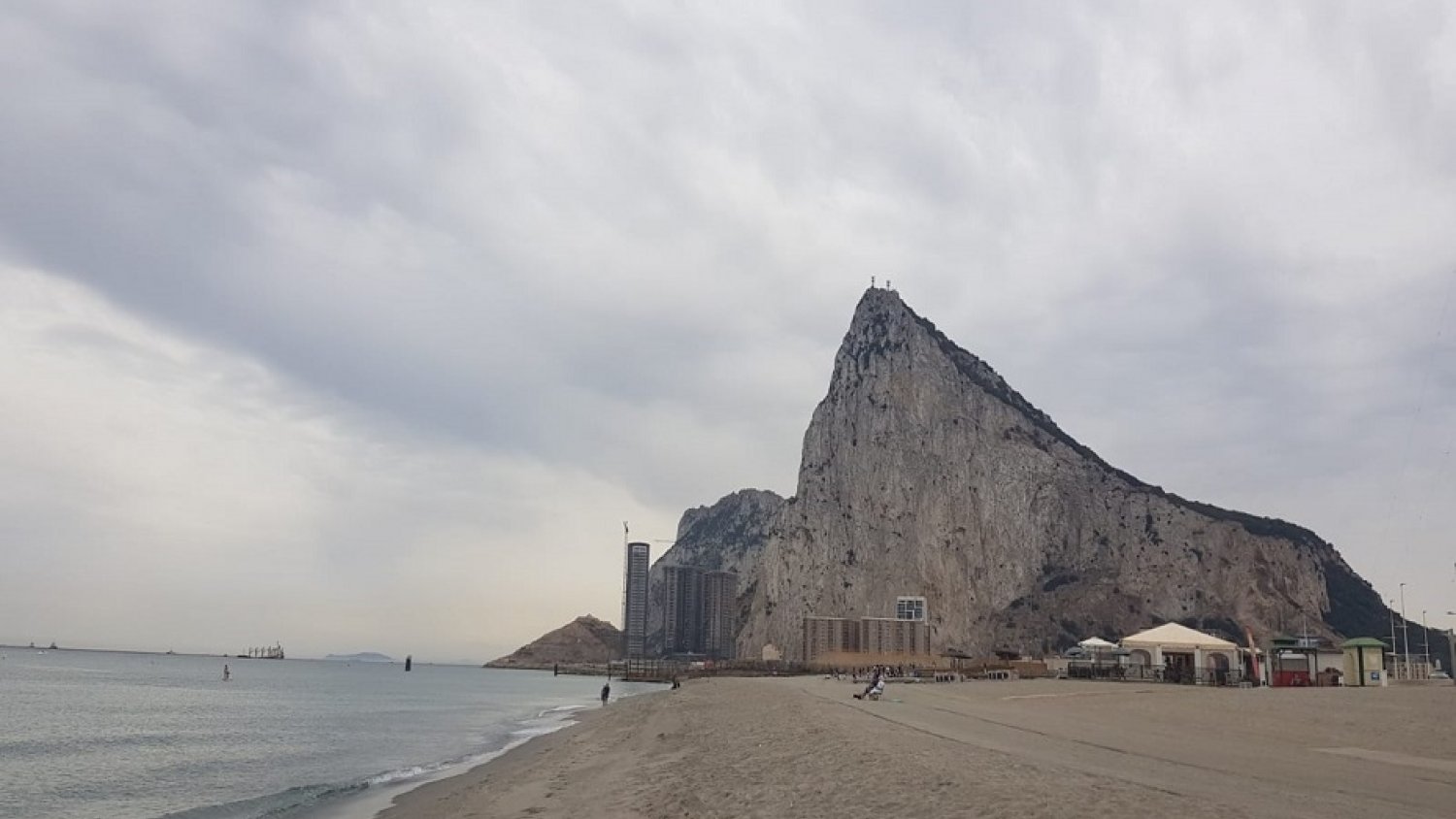 GREA y la Unidad Adscrita de Policía Nacional recorren los puntos de costa próximos a Gibraltar en labores de reconocimiento