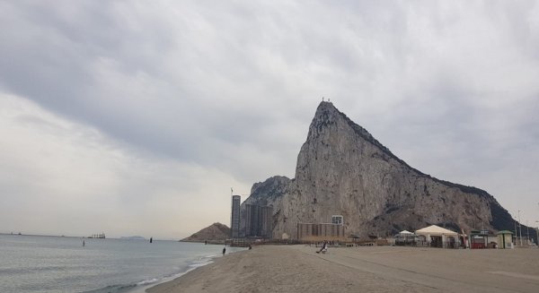 GREA y la Unidad Adscrita de Policía Nacional recorren los puntos de costa próximos a Gibraltar en labores de reconocimiento