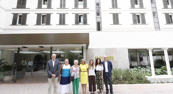 La alcaldesa subraya que la reapertura del hotel El Fuerte “supone seguir creciendo dentro de la oferta de calidad 