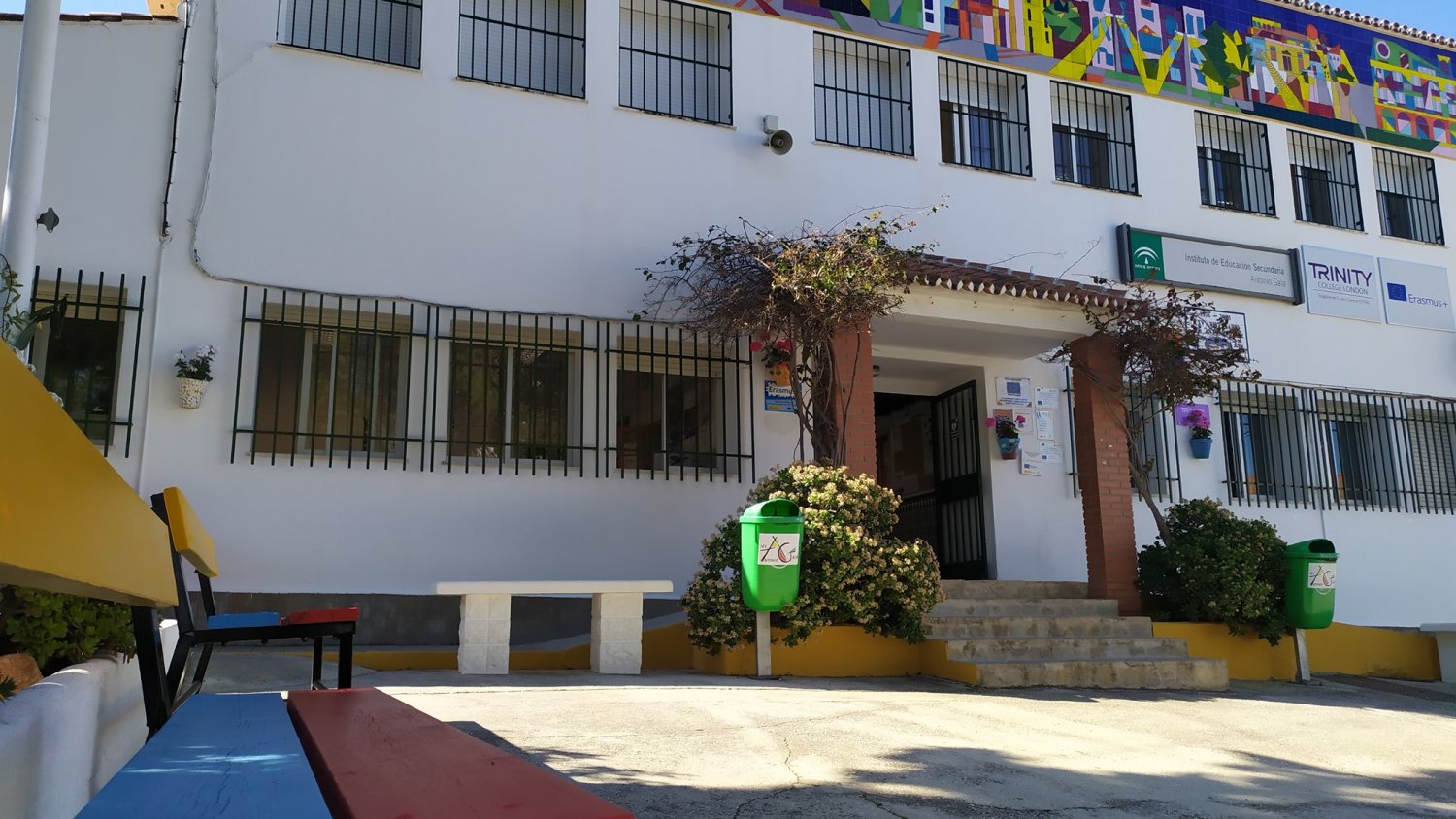 Publicada la adjudicación de obras de renovación de cubiertas en el IES Antonio Gala de Alhaurín el Grande                            