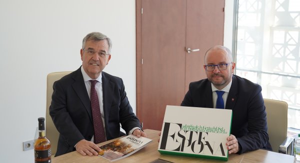 El Ayuntamiento dedica un espacio a la cultura eslovaca con la incorporación de una obra a la Ruta de la Poesía 