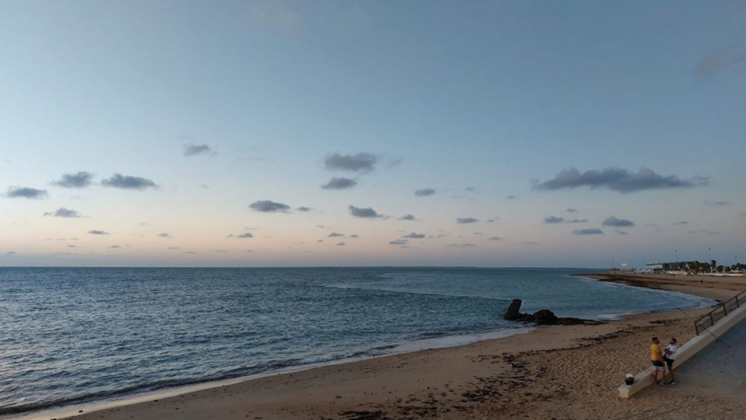 Las aguas de baño de las playas del litoral andaluz mantienen unos niveles de calidad adecuados
