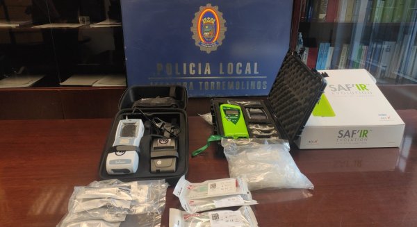 La Policía Local de Torremolinos actualiza sus equipos de de-tección de alcohol y drogas 