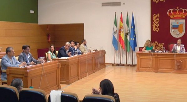 VOX denuncia el aumento injustificado de más del 50% en el sueldo de la corporación de Torremolinos