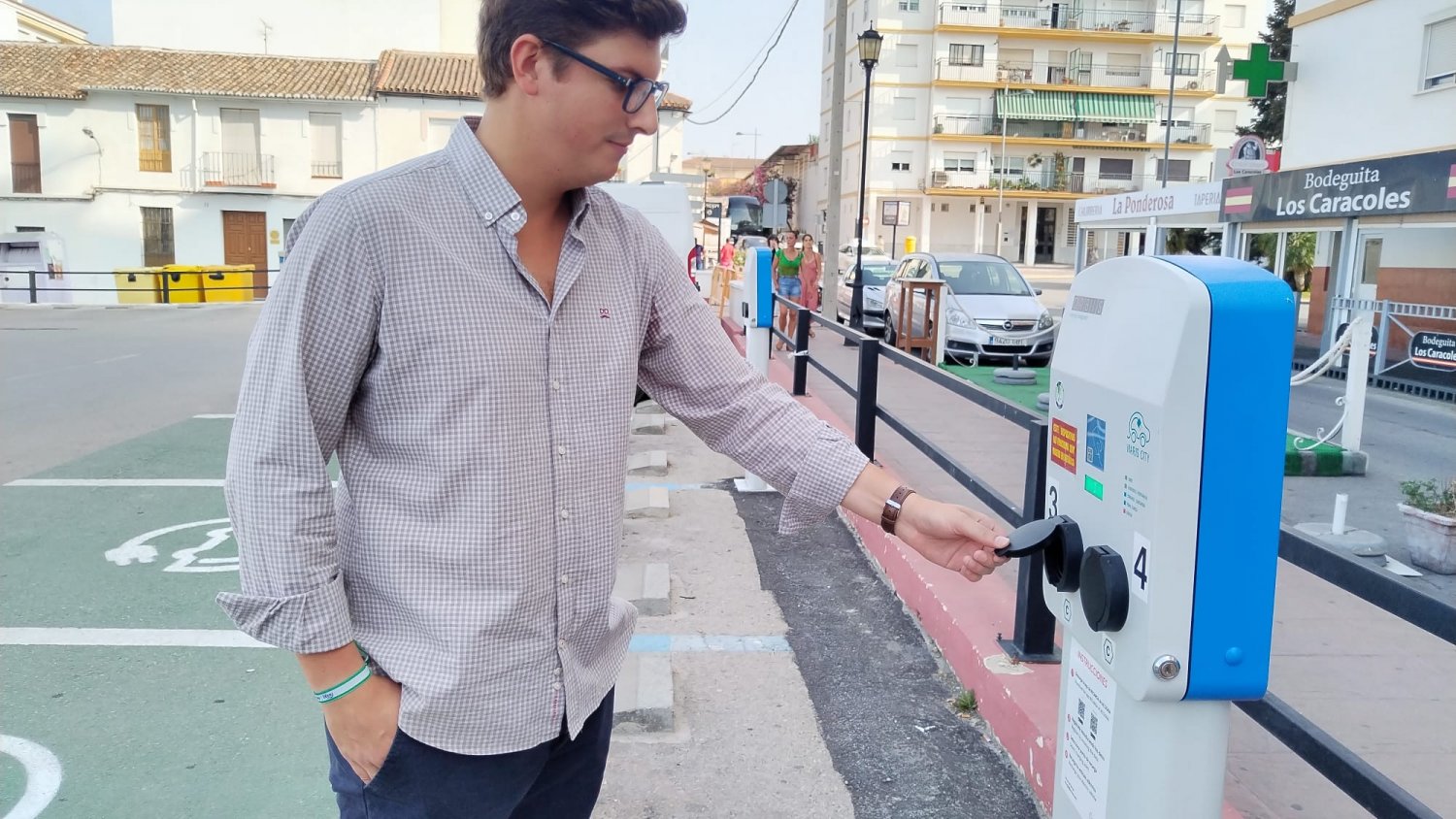En marcha los puntos de carga de vehículos eléctricos e híbridos en el antiguo cuartel de la Concepción de Ronda