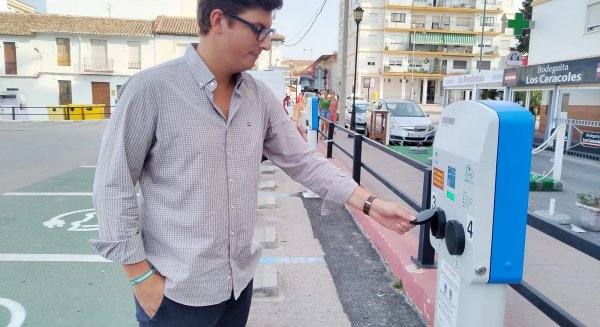 En marcha los puntos de carga de vehículos eléctricos e híbridos en el antiguo cuartel de la Concepción de Ronda