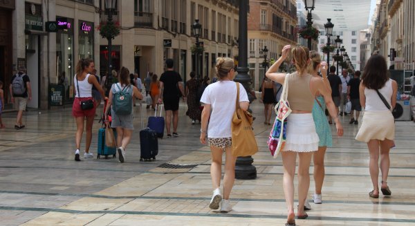 El comercio malagueño, obligado a adelantar las rebajas para hacer frente a los centros comerciales