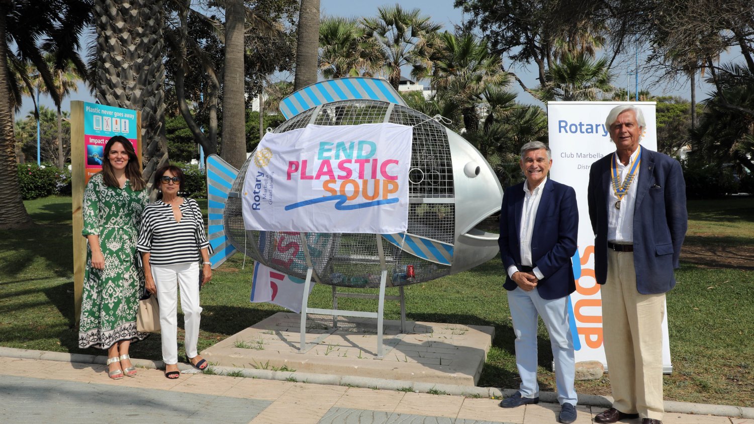 El Ayuntamiento de Marbella colabora con el Rotary Club en la instalación en el Paseo Marítimo de San Pedro 