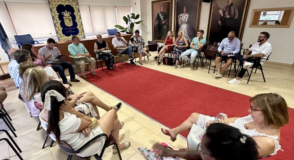 La Mesa del Comercio y la Hostelería de Fuengirola celebró ayer una sesión monográfica sobre la Noche Viva 2023