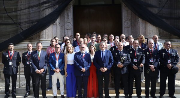 El Parlamento aprueba la Ley de Policías Locales 'que sitúa a nuestros agentes en el siglo XXI'