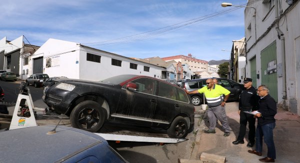 El Ayuntamiento retira de la calle más de 120 vehículos abandonados en el primer semestre del año