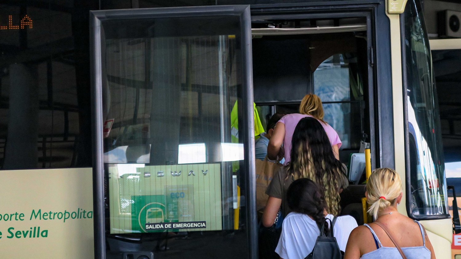 La bonificación del 60% en el transporte público de Andalucía se prorrogará hasta final de año 