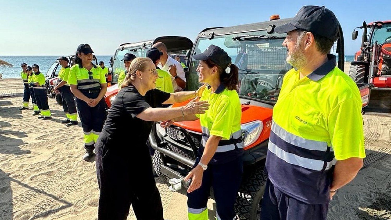 Fuengirola incrementa la excelencia de sus playas reforzando el servicio de limpieza y mantenimiento del litoral