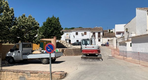 Los trabajos de remodelación de la plaza del Llanete restringen la circulación rodada en la zona