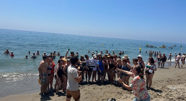 Arrancan en Fuengirola los encuentros playeros La Gramola de la Diputación con 400 mayores de toda la provincia