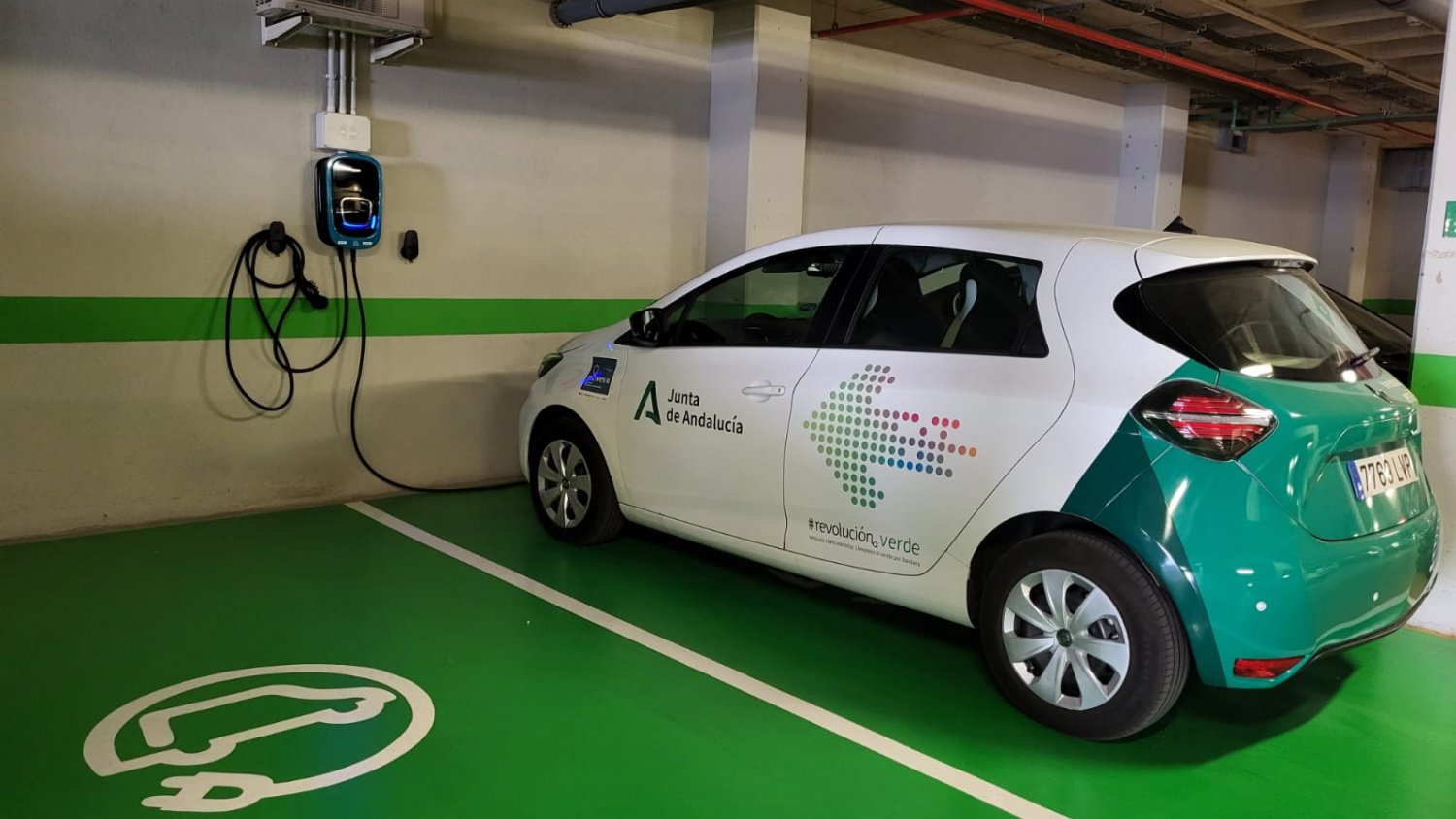 El BOJA publica un aumento de 32 millones en las ayudas para puntos de recarga de vehículos eléctricos