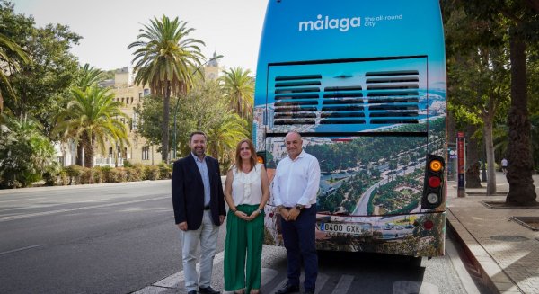 El Ayuntamiento inicia una campaña en los autobuses turísticos para promocionar la nueva marca Ciudad de Málaga