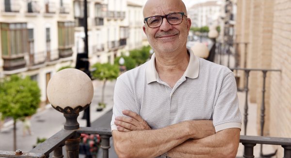 El profesor y artista Ramón Orellana será el autor del cartel anunciador de la Real Feria de Agosto 2023 de Antequera