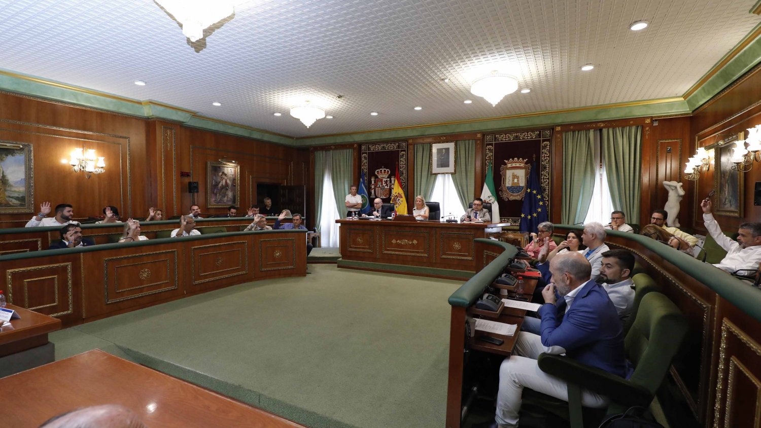 El Pleno aprueba dos modificaciones presupuestarias relacionadas con el mantenimiento de zonas verdes y con la ayuda a domicilio