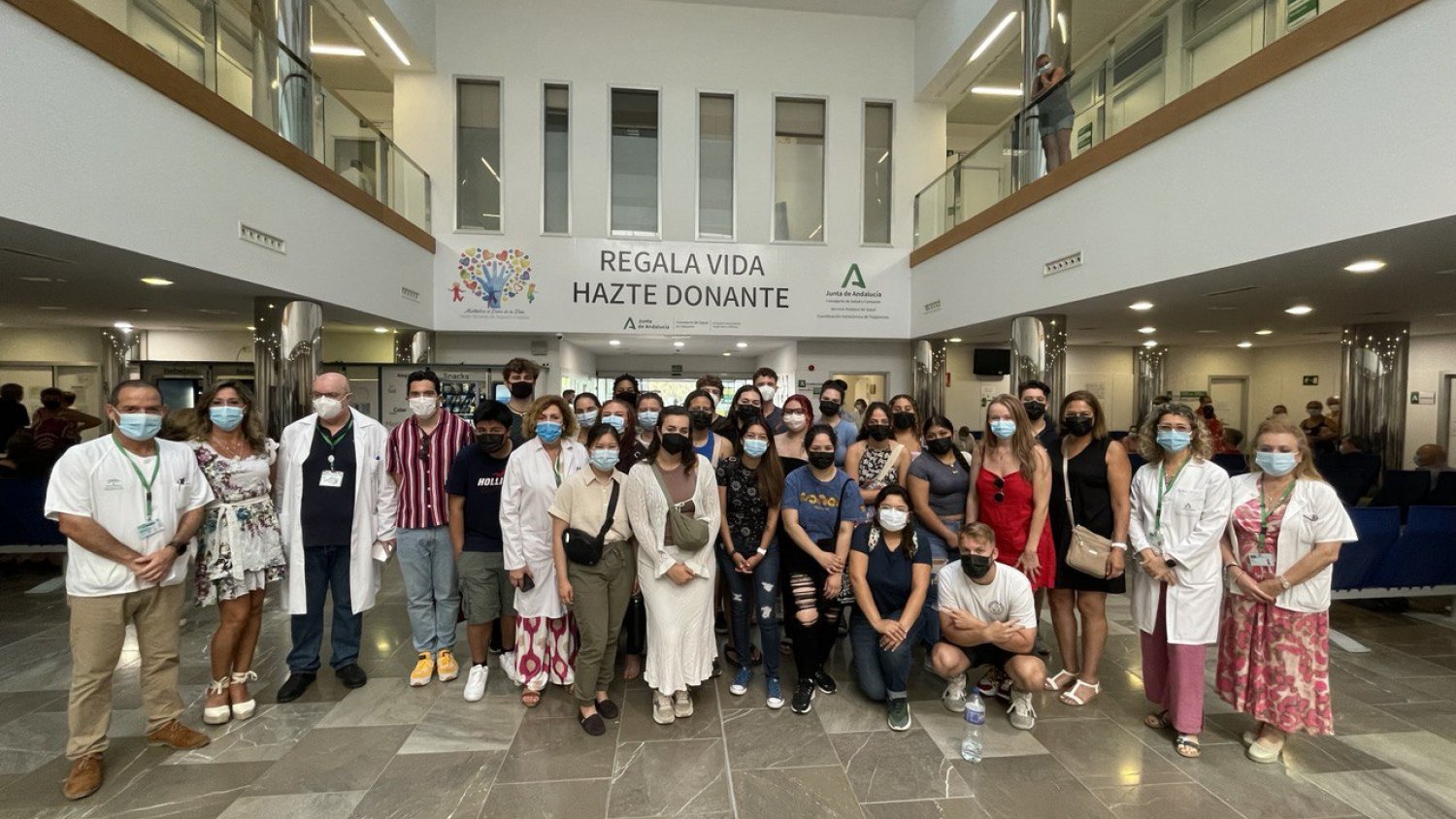 Un grupo de universitarios estadounidenses visita el Hospital Clínico de Málaga