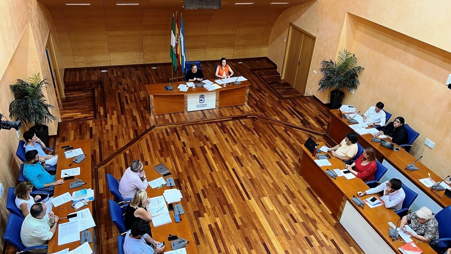 El Pleno reconoce y condecora la labor de distintos miembros de la Policía Local fuengiroleña