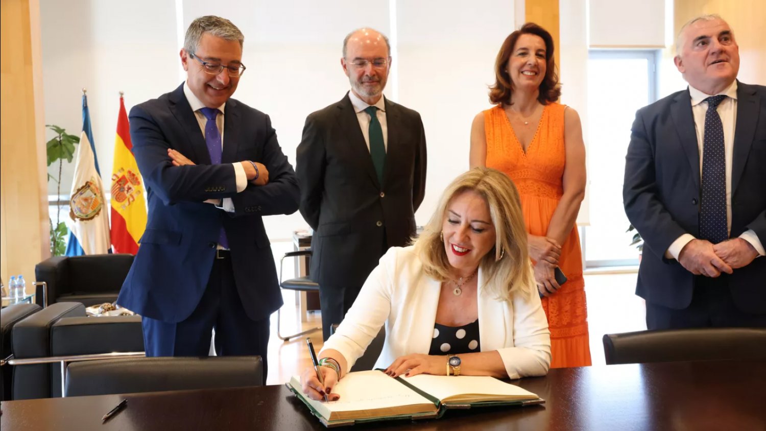 La Diputación y la Junta de Andalucía instalarán cajeros automáticos en pueblos sin oficinas bancarias
