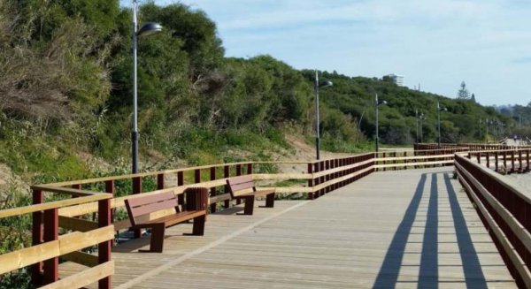 Diputación financia un nuevo tramo de la Senda Litoral en Marbella que se hará con pasarelas de madera