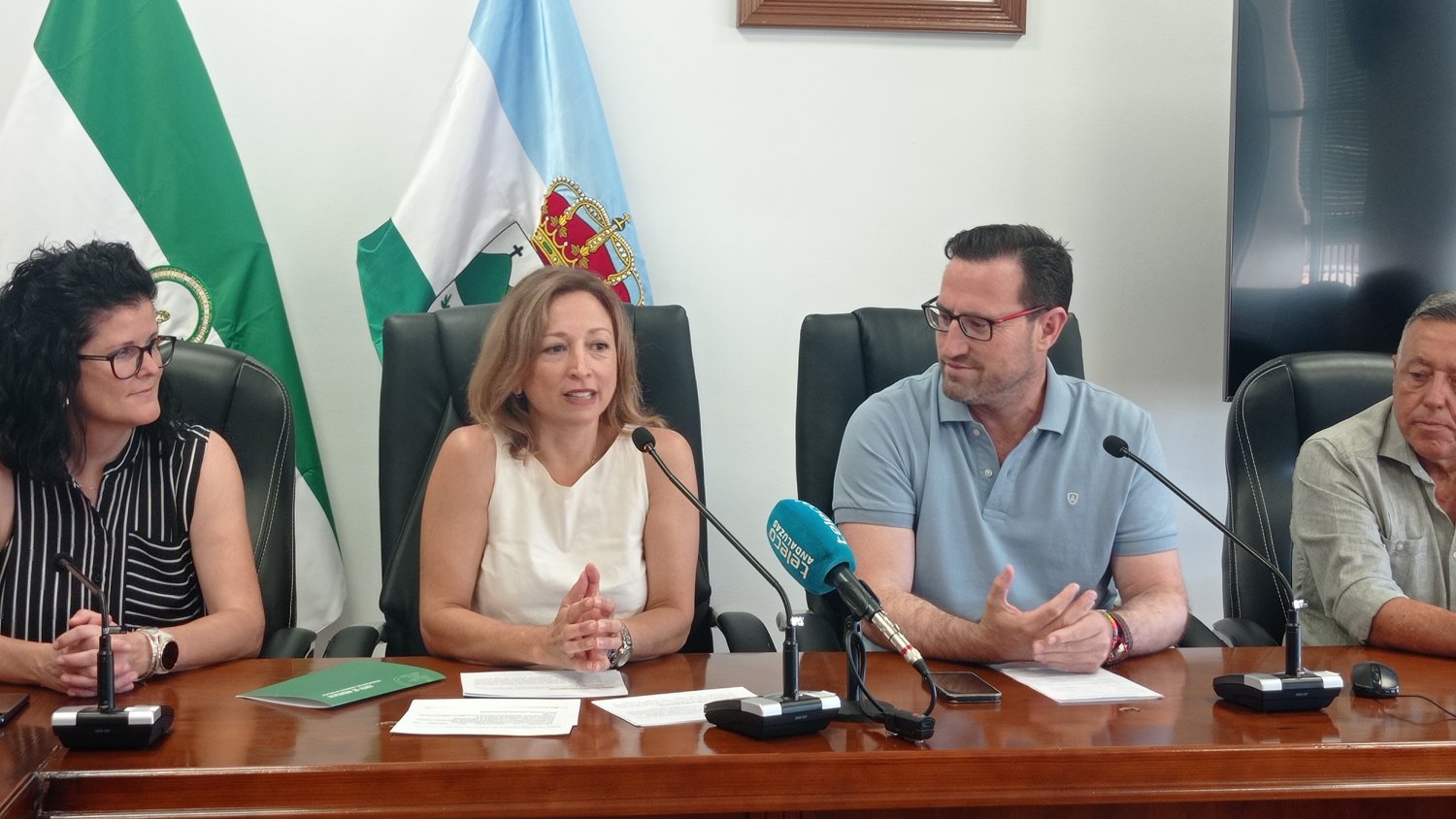 La delegada del Gobierno informa de los plazos para solicitar ayudas por la sequía y los sobrecostes energéticos