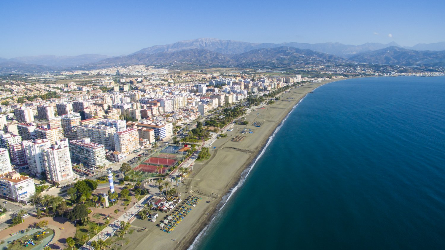 Hallan el cadáver de un hombre en la playa de Torre del Mar