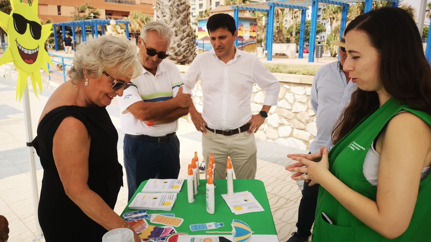 La Asociación Española Contra el Cáncer sale a las playas para concienciar de los peligros del sol