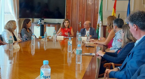 Blanco anima a las empresas del Puerto de Málaga a acudir a las ayudas de Empleo para consolidar su actividad