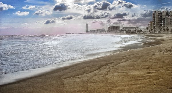 El Ayuntamiento cierra al baño la playa de Sacaba como medida preventiva por requerimiento de la Consejería de Salud