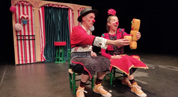 Las plazas de Villanueva del Rosario y Coín acogen espectáculos de La Maquiné, Petit Teatro y Four Women Quartet