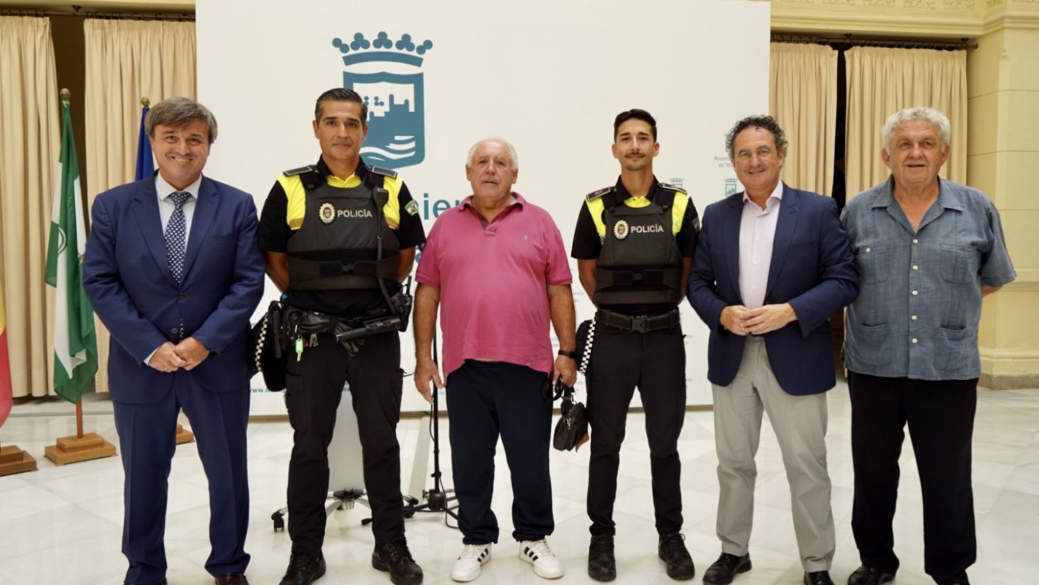 Dos policías locales salvan la vida de un hombre que había sufrido un paro cardiaco 