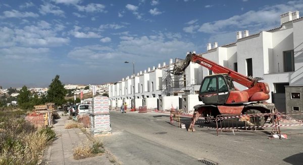 El Ayuntamiento de Ronda amplía la iluminación pública en la barriada de la Cruz de San Jorge 
