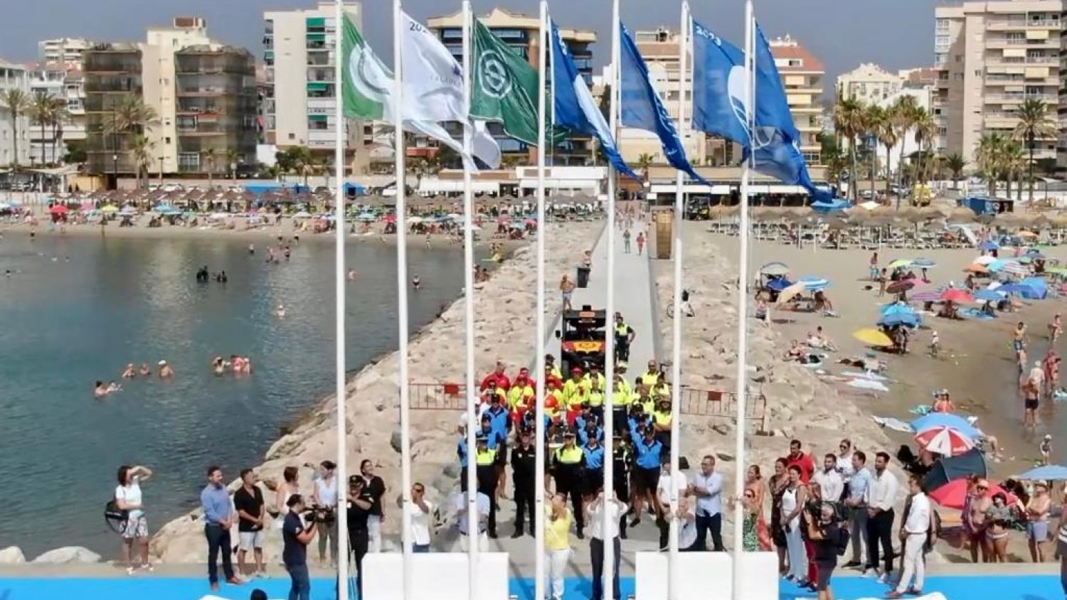 Fuengirola, líder en excelencia turística al ser reconocidas el 100% de sus playas con Banderas Azules