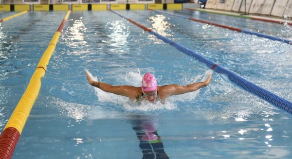 Carmen Balbuena afronta el campeonato de España absoluto de natación en Málaga