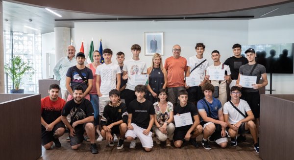 El Ayuntamiento promueve la formación de jóvenes con talleres gratuitos de jardinería, electricidad, fontanería y albañilería 