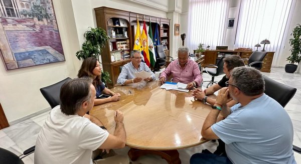 El Ayuntamiento de Rincón de la Victoria y ACERV firman un acuerdo de colaboración para el fomento y apoyo del comercio local 