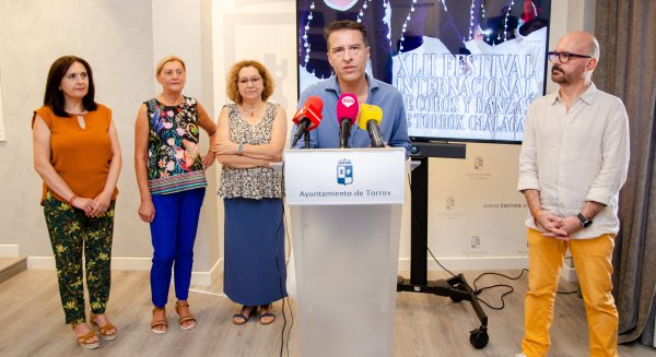 Torrox celebra este sábado su XVII Festival Internacional de Coros y Danzas