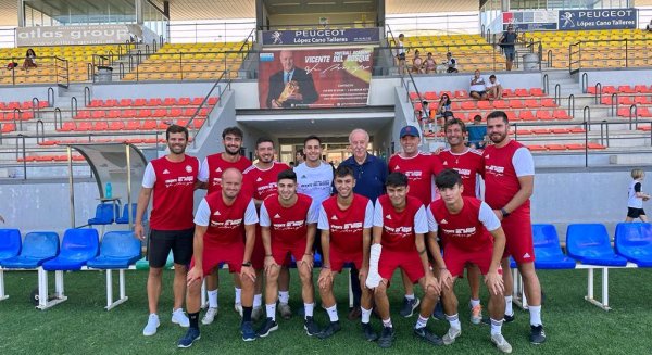 Vicente del Bosque visita su campus de verano, que se celebra por décimo año en Estepona 