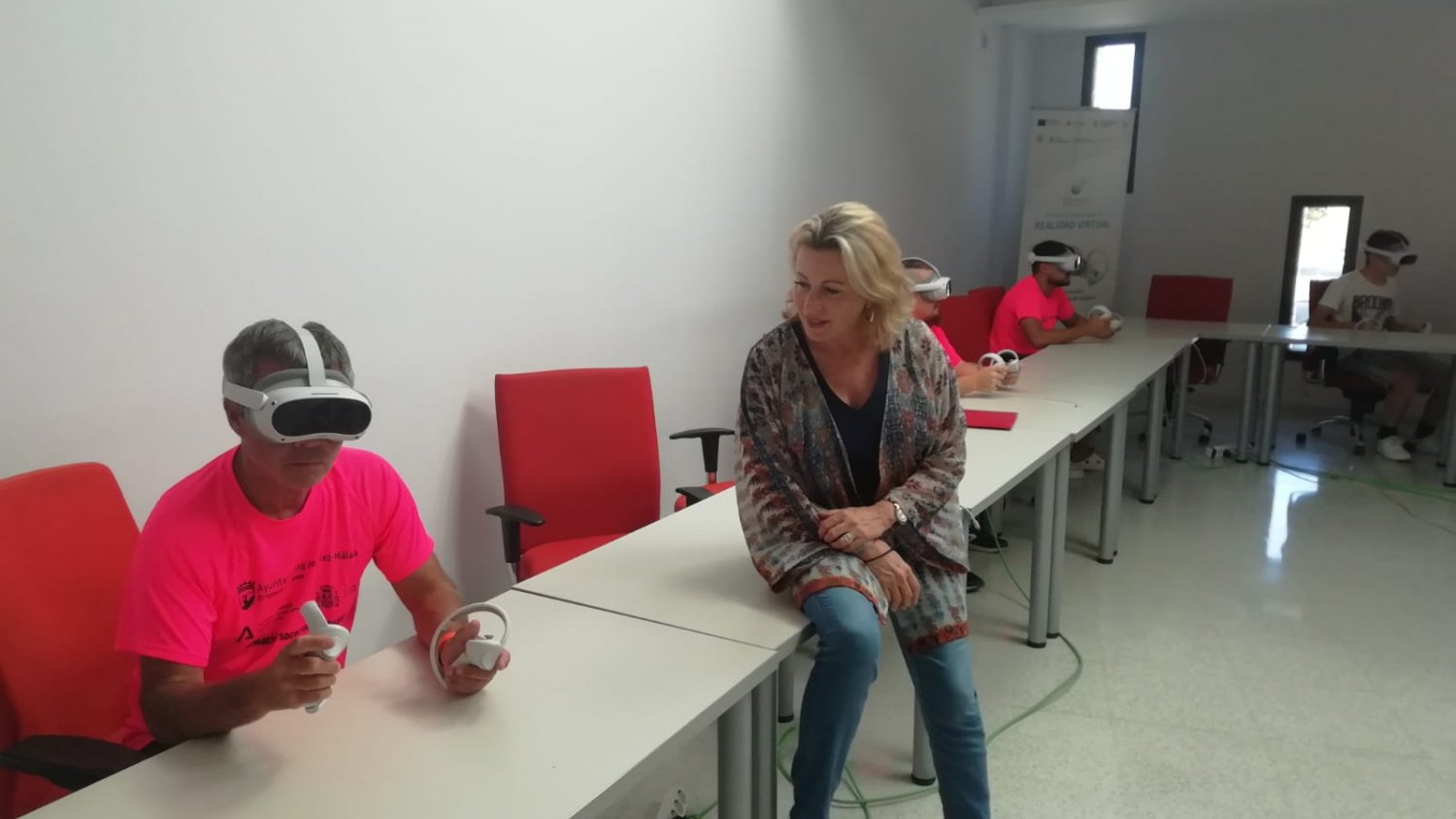 Desempleados malagueños se entrenan con gafas de realidad virtual  para mejorar sus competencias en la búsqueda de trabajo