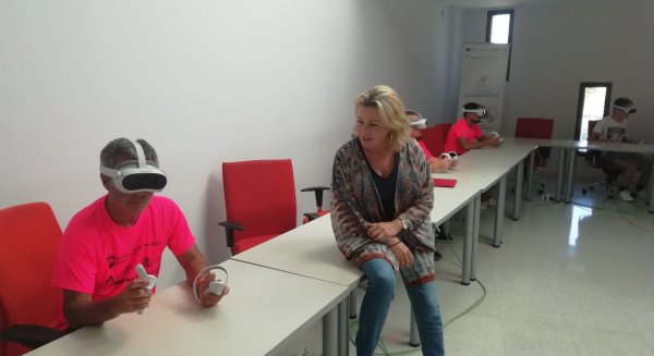 Desempleados malagueños se entrenan con gafas de realidad virtual  para mejorar sus competencias en la búsqueda de trabajo
