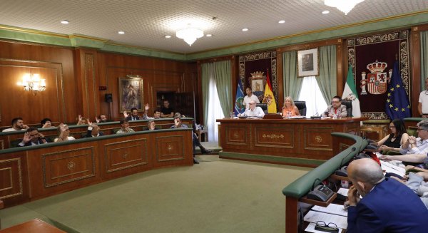 El Pleno reconoce “el compromiso” de la Policía Local con el otorgamiento de las medallas y felicitaciones públicas 